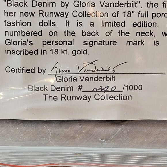 18 inch tall Gloria Vanderbilt Porcelain Doll - Picture 6 of 14